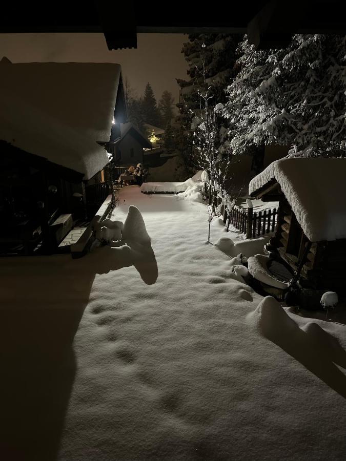 Chalet Blanc "Le Flocon" กูร์มาเยอร์ ภายนอก รูปภาพ